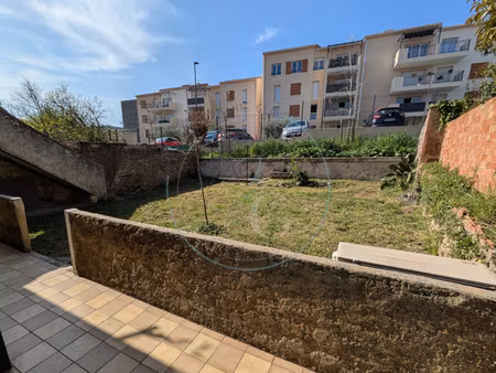 le muy - location annuelle appartement t2 avec jardin