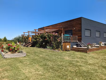 propriété contemporaine en ossature bois - élégance  nature et autonomie