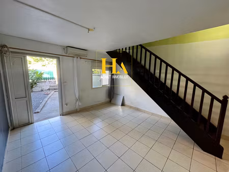 maison 3 pièces 66.8 m2   le tampon  ligne des 400