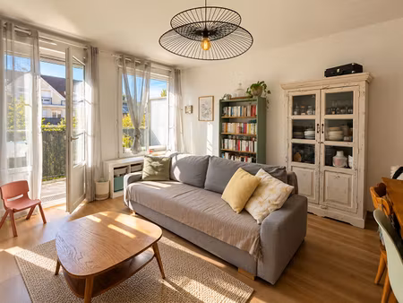 carré m - superbe 4 pièces de 84 m² avec balcon  3 chambres et 2 stationnements