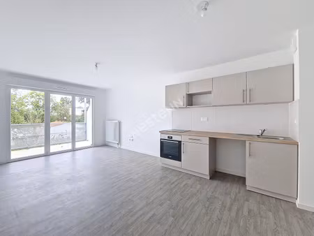 a louer agréable appartement 2 chambres poitiers quartier saint eloi balcon 2 stationnemen