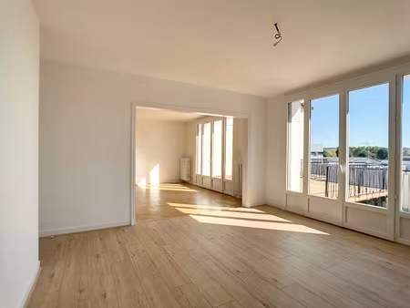 a louer à aurillac  maison 6 pièces d'une surface de 195 m² avec garage et terrasse.