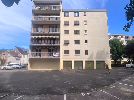 t4 avec balcon  cave  parking et garage