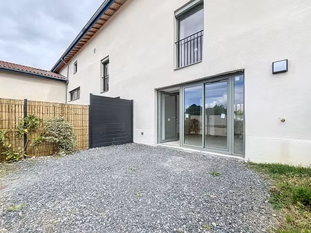 à 20 minutes de lyon  appartement lentilly 4 pièce(s)  triplex de 91m²  3 chambres  extéri