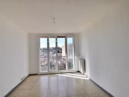 appartement t3- 59 m2 malpasse + verriere de 6 m2 et deux balcons 13013