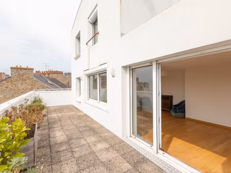 superbe t4 en duplex avec terrasse et parkings - quartier saint-michel