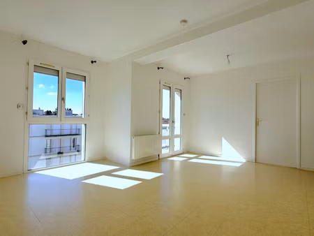 parc de la gaudinière - appartement de 67m² au 4ème et dernier étage avec ascenseur