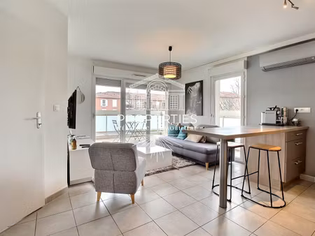 cogolin - centre ville -t3 recent-- 53m² ascenseur - terrasse - garage