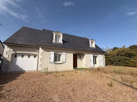 pavillon avec jardin et garage à avoine.