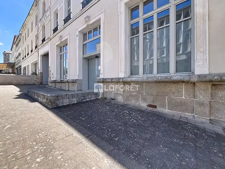 immeuble 7 logements local commercial parking jardin parthenay