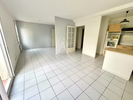 appartement t2 spacieux de 60m² à l'isle-jourdain