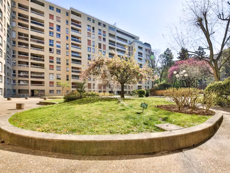 dernier étage  paris 12   2 pièces 47m² avec balcon