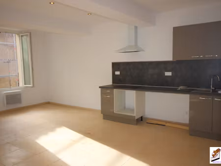 appartement t2 au 2ème étage à rians