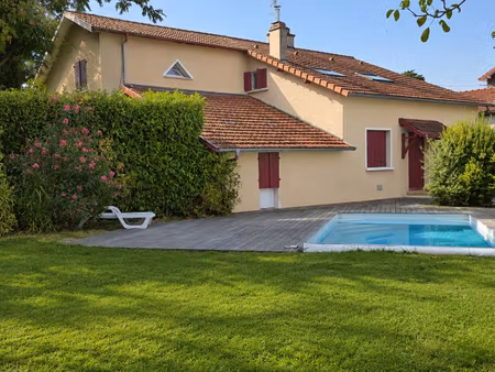 la campagne en ville ? une adresse rare au coeur de trespoey maison t4 - 100 m² - piscine