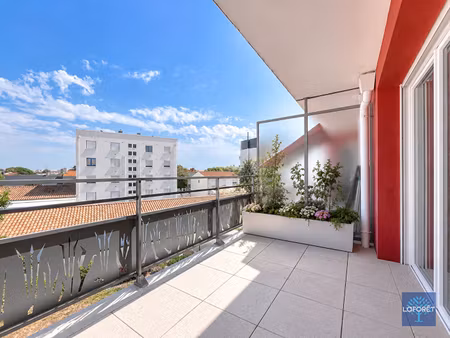 les sables-d'olonne  quartier gare - appartement 3 pièces  62 90 m² avec terrasse et parki