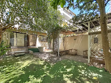 vends appartement trois pièces avec jardin exposé sud et parking secteur chave