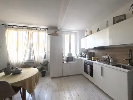 à louer - t3 moderne de 52 m² en rez-de-chaussée à solliès-pont
