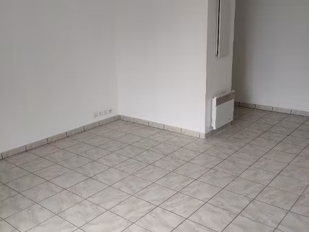 location appartement 1 pièce 44 m² à beuzeville (27210)