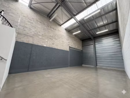 vente commerce 180 m² nîmes (30900)