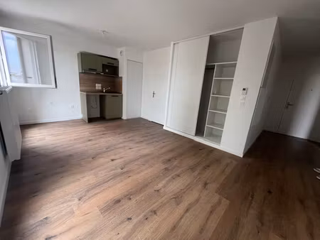 location appartement 2 pièces 44 m² à la rochelle (17000)