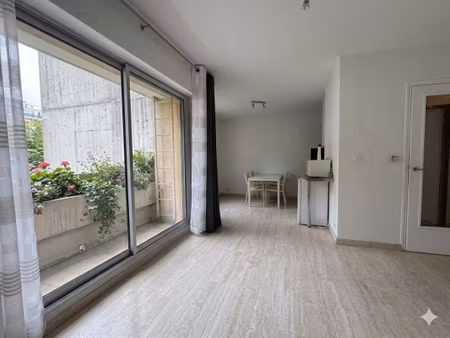 vente divers 25 m² nîmes (30000)
