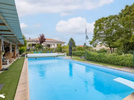 vente maison 6 pièces 174 m² pérignac (17800)
