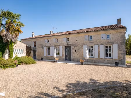vente maison 6 pièces 233 m² louzignac (17160)