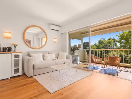 location appartement 1 pièce 21 m² à cannes (06400)