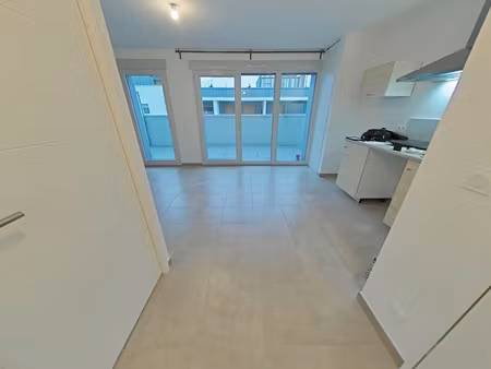 location appartement 1 pièces 28m2 grenoble 38000 - 502 € - surface privée