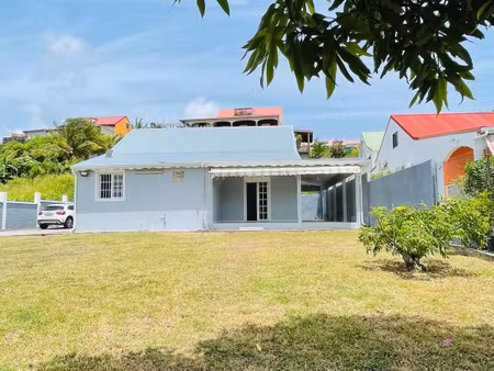 location maison 5 pièces 136 m² à baie-mahault (97122)