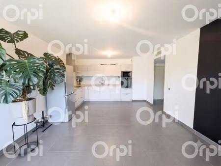 location appartement 3 pièces 58 m² à toulon (83100)