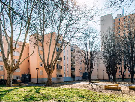 location appartement 4 pièces 66 m² à nîmes (30000)