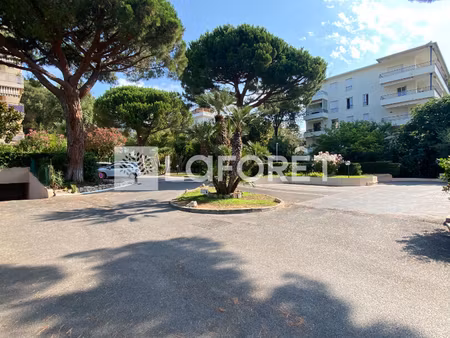 location appartement 2 pièces 51 m² à cannes (06400)