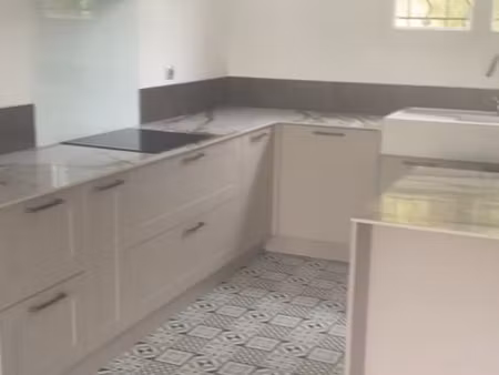 location appartement 3 pièces 75 m² à ollioules (83190)