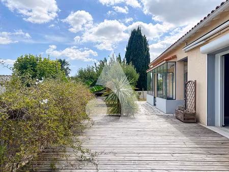 vente maison 5 pièces 100m2 saintes 17100 - 307000 € - surface privée
