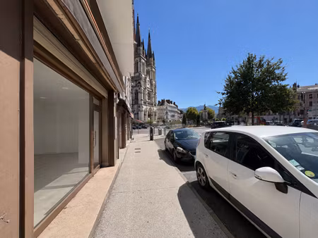location local commercial 2 pièces 73m2 voiron 38500 - 1833 € - surface privée