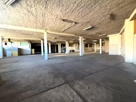location local commercial 900m2 marseille 3eme (13003) - 3400 € - surface privée