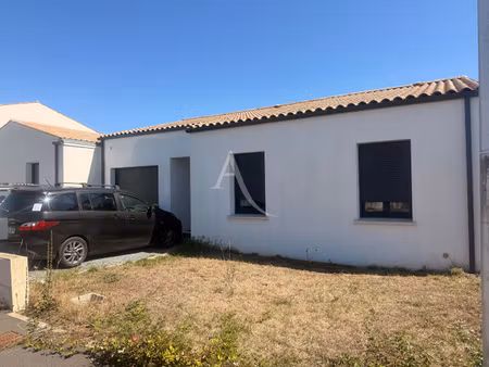 location maison 4 pièces 106m2 rochefort 17300 - 1300 € - surface privée
