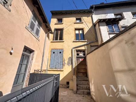 l’arbresle  rue pierre brossolette : maison de village à rén