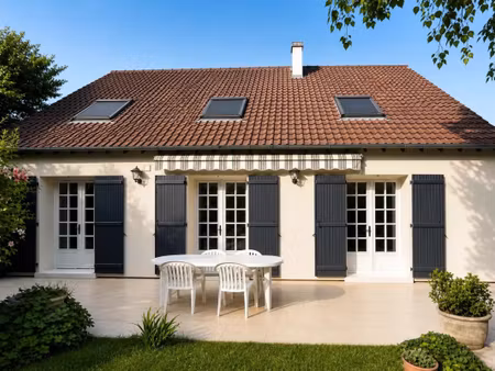 maison de 8 pièces de 156 m² à bailleau-armenonville