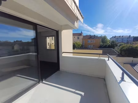 vente appartement 4 pièces 78m2 pau 64000 - - surface privée