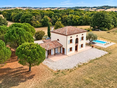 propriété d’exception  226 m² de charme et de prestations haut de gamme  piscine et parc 