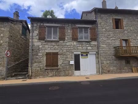 charmante petite maison en pierresà saint julien d’intres en ardèche