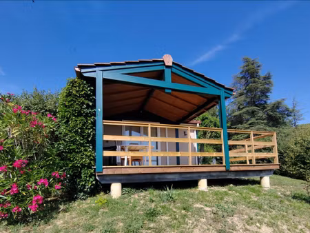 chalet avec grande terrasse + terrain dans un parc de loisir résidentiel à 8 minutes de au