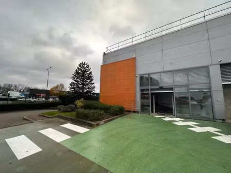 local commercial avec tres forte visibilite