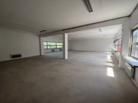 metropole 19 - local 216 90m² - paris 19eme