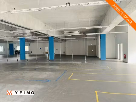 1011m2 entrepot excellent etat a louer