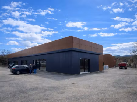 a louer local commercial 355 m² apt