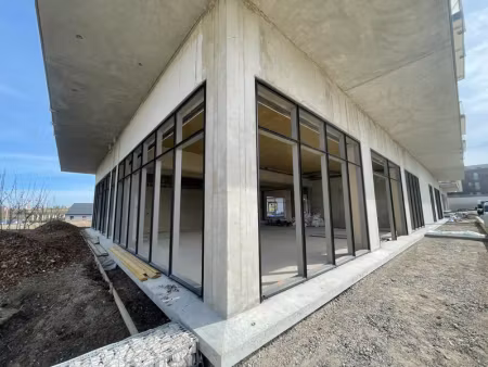 dernier lot sur le golf  avec magnifique linéaire de façade