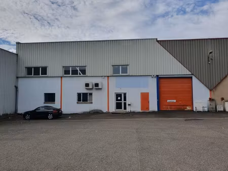 a louer un local d'environ 1062 m²